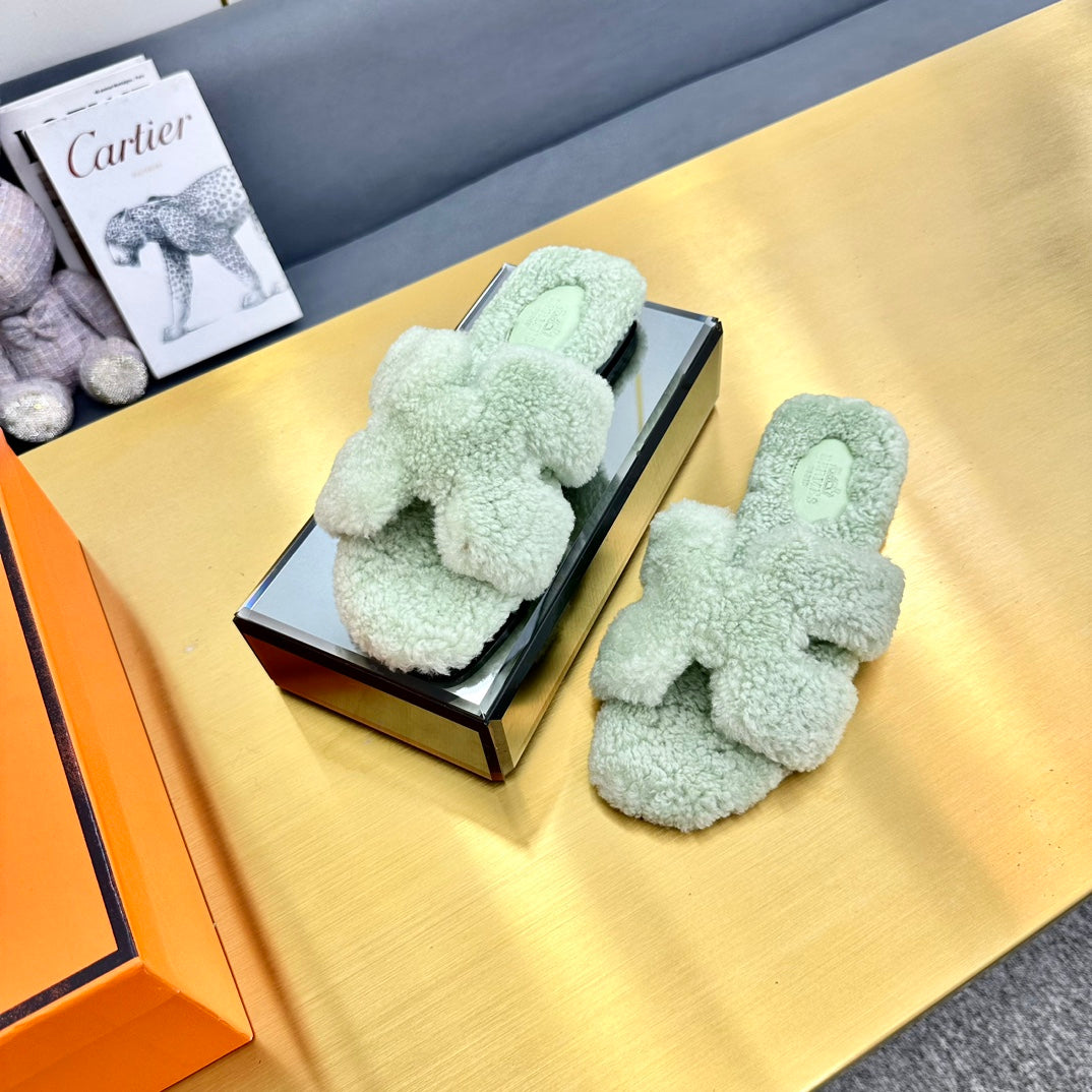 0RAN SHEARLING SANDALS PASTEL GREEN