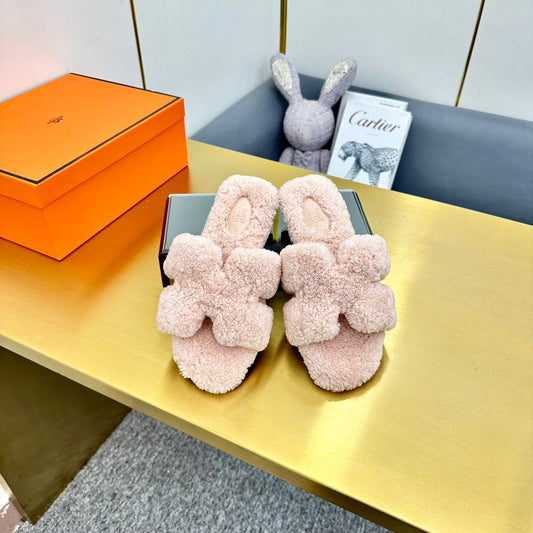 ORAN SHEARLING SANDALS LIGHT PINK
