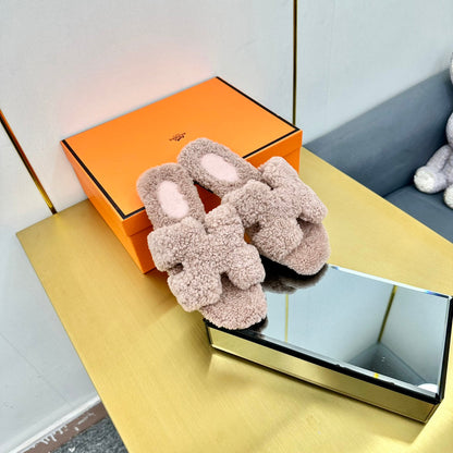 ORAN SHEARLING SANDALS DUSTY PINK