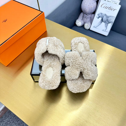 ORAN SHEARLING SANDALS ECRU TAN
