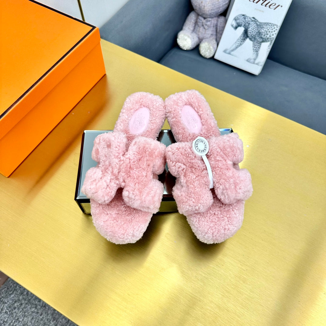 0RAN SHEARLING SANDALS BABY PINK