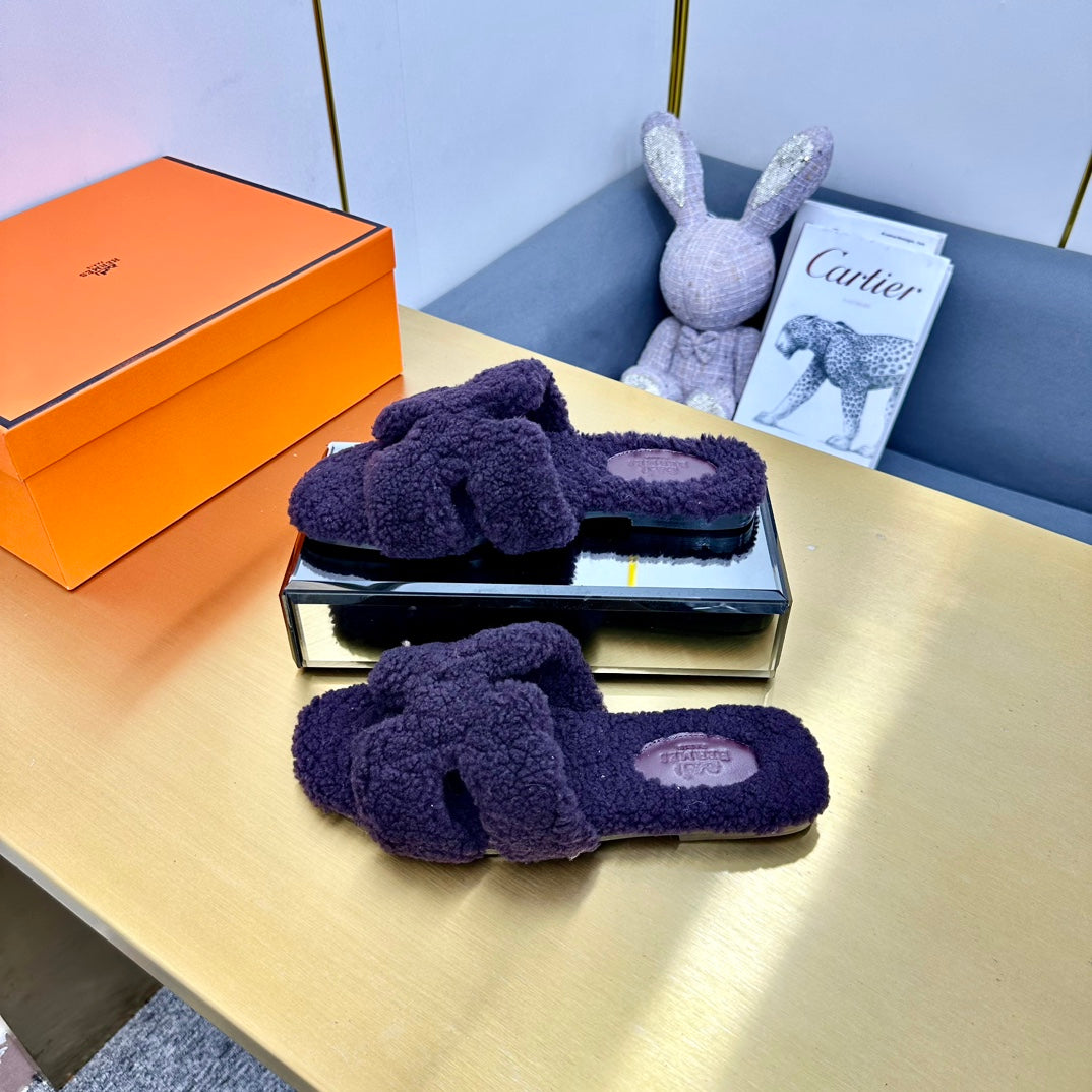 ORAN SHEARLING SANDALS EGGPLANT PURPLE