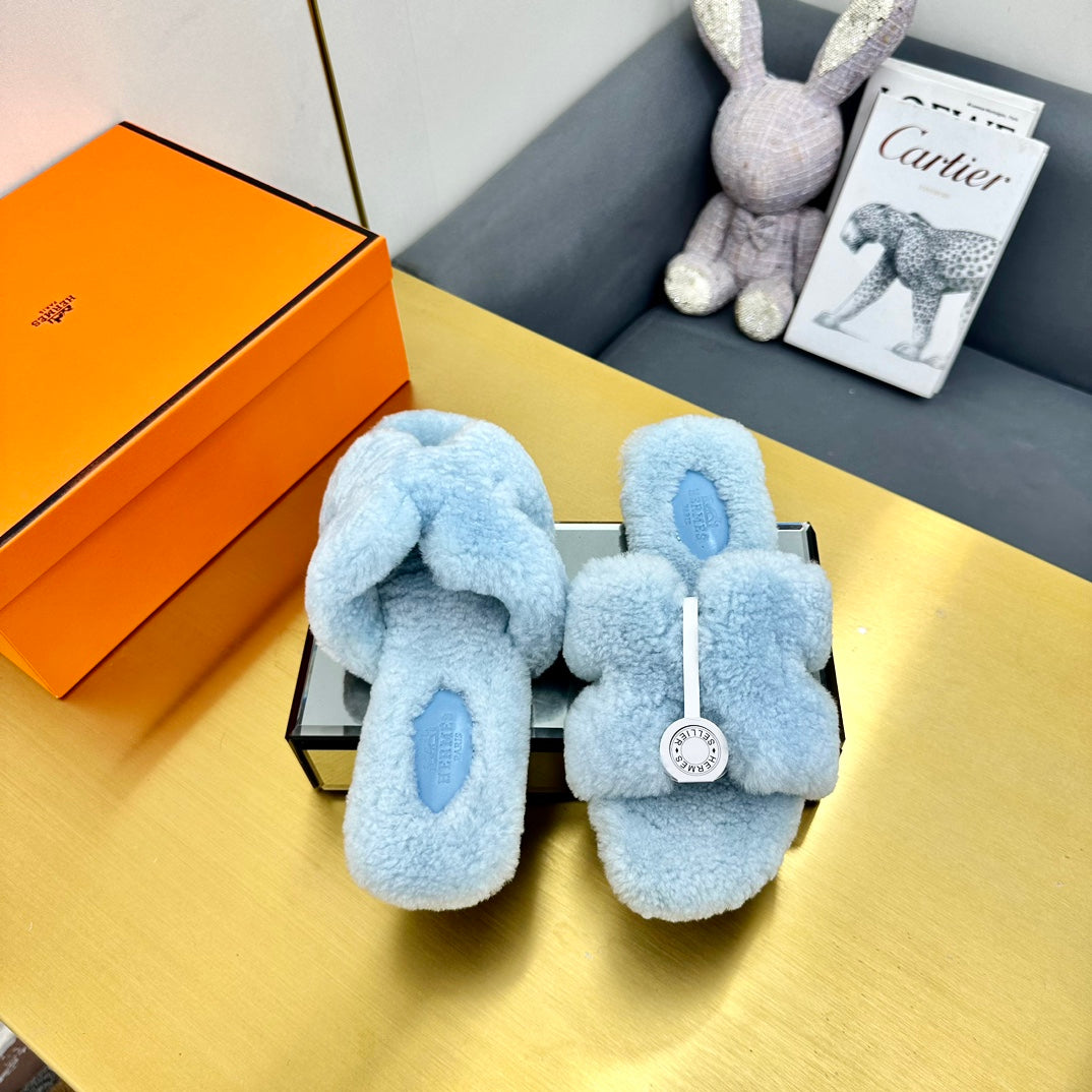 0RAN SHEARLING SANDALS POWDER BLUE