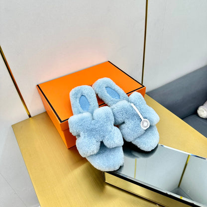 ORAN SHEARLING SANDALS POWDER BLUE