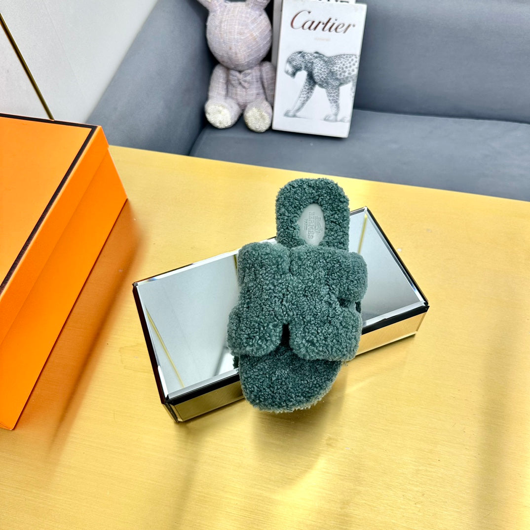 ORAN SHEARLING SANDALS FOREST GREEN