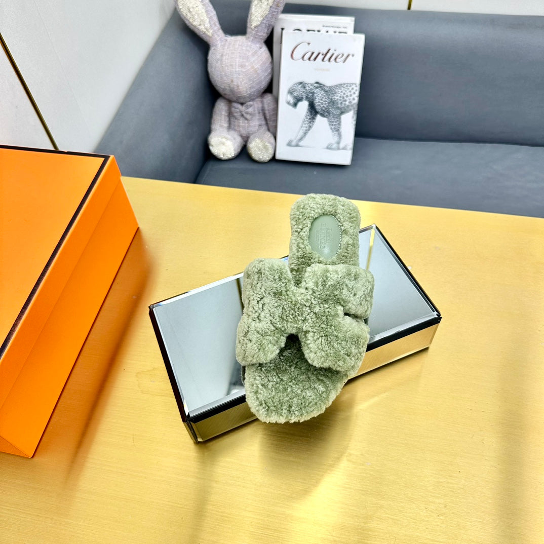 ORAN SHEARLING SANDALS JADE GREEN