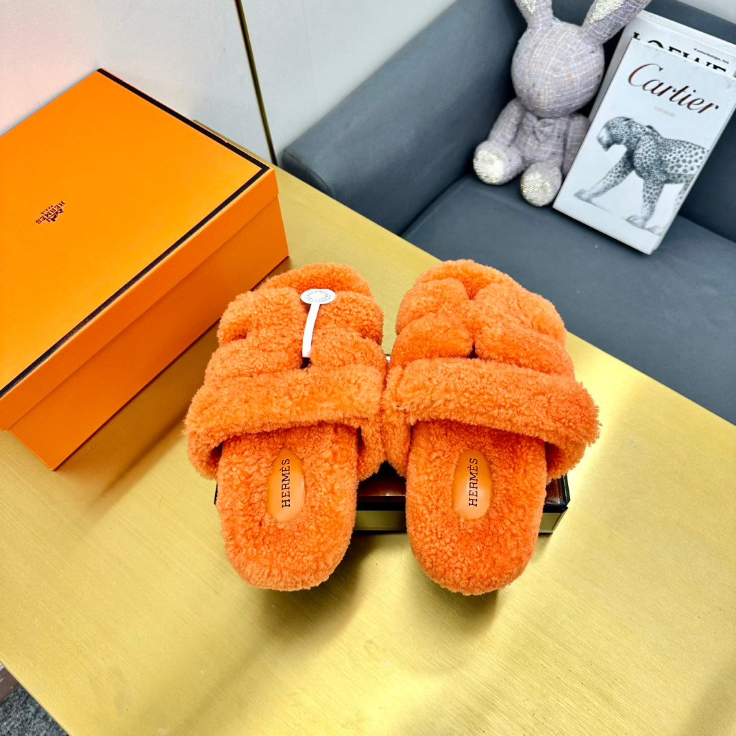 CHYPRE SANDAL IN SPANISH ORANGE SHEARLING