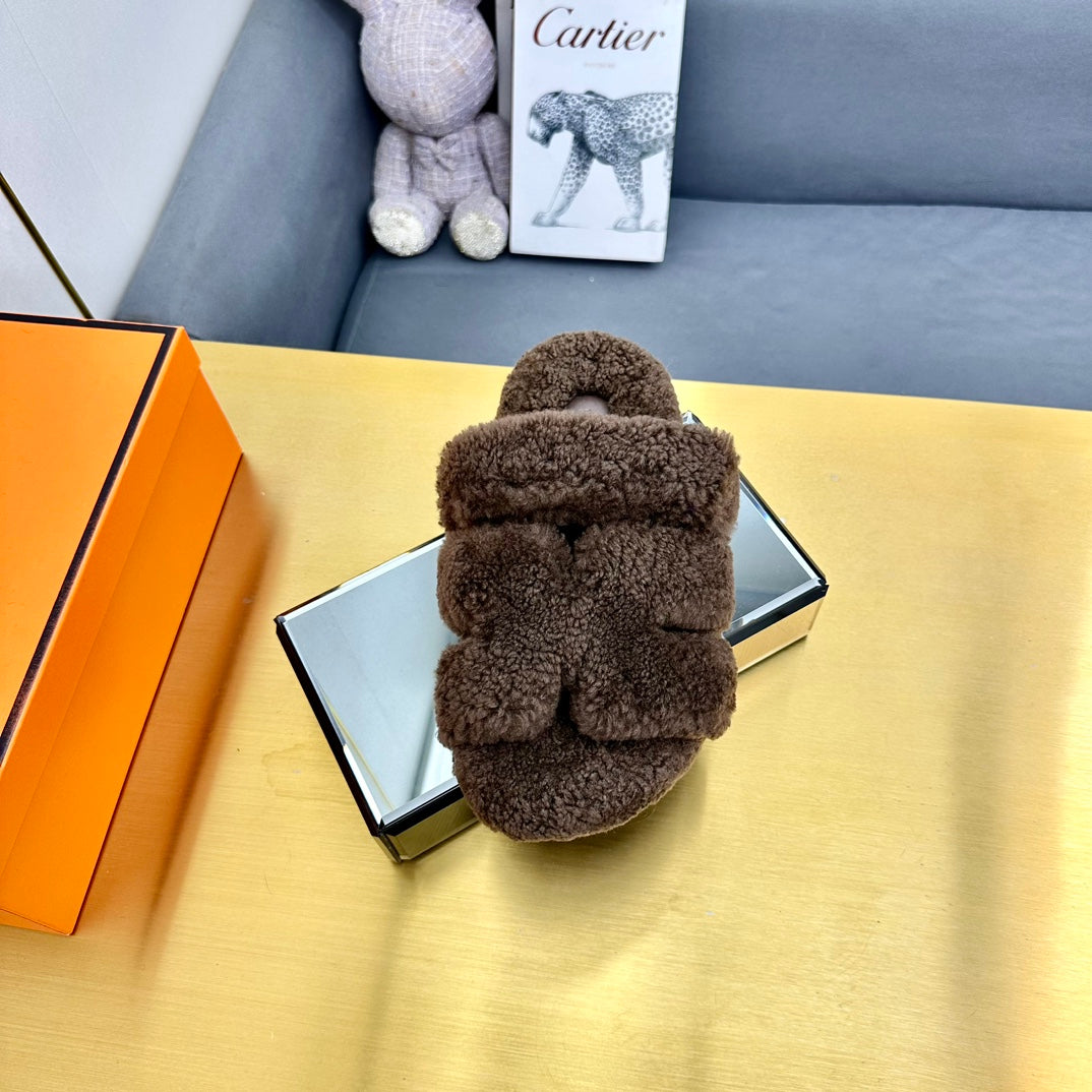 CHYPRE SANDAL IN WALNUT BROWN SHEARLING