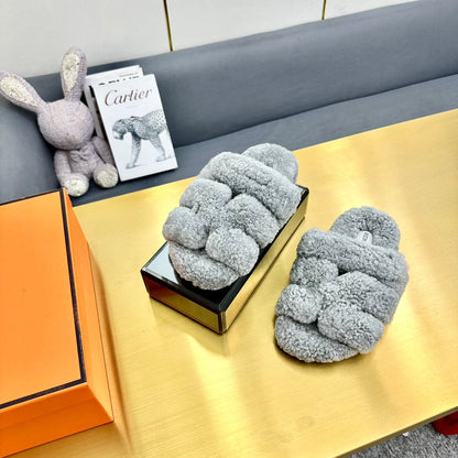 CHYPRE SANDAL IN CLOUD GRAY SHEARLING