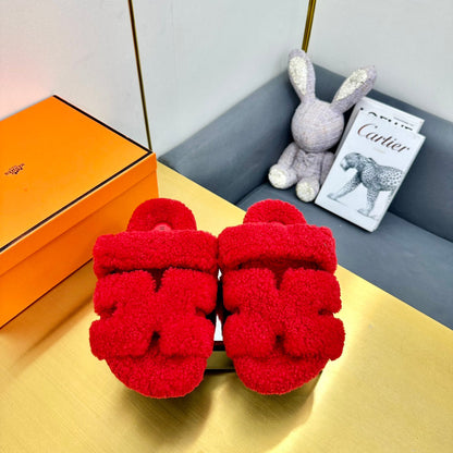 CHYPRE SANDAL IN CHERRY RED SHEARLING