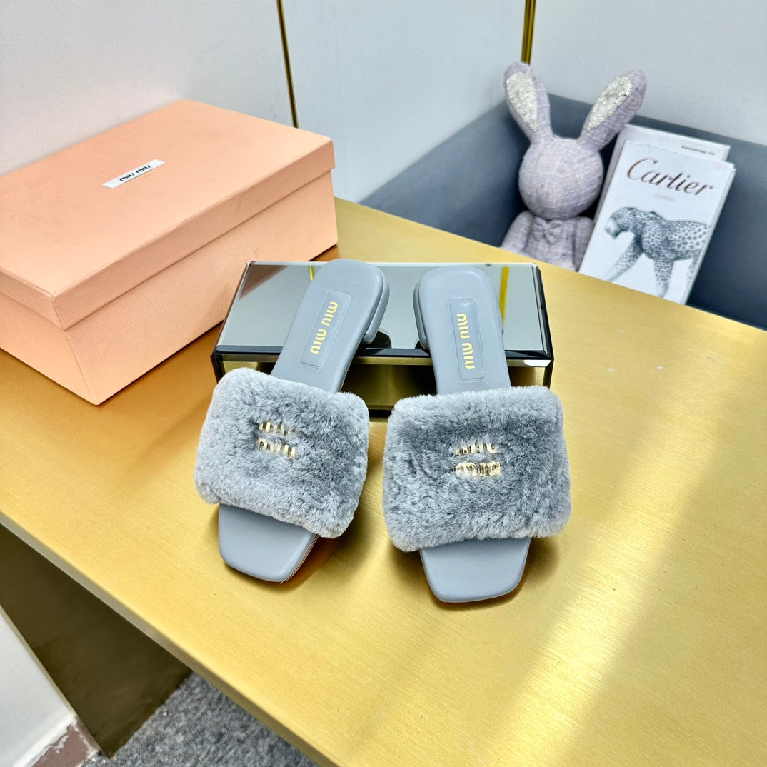 GRAY SLIPPERS LAMB FUR