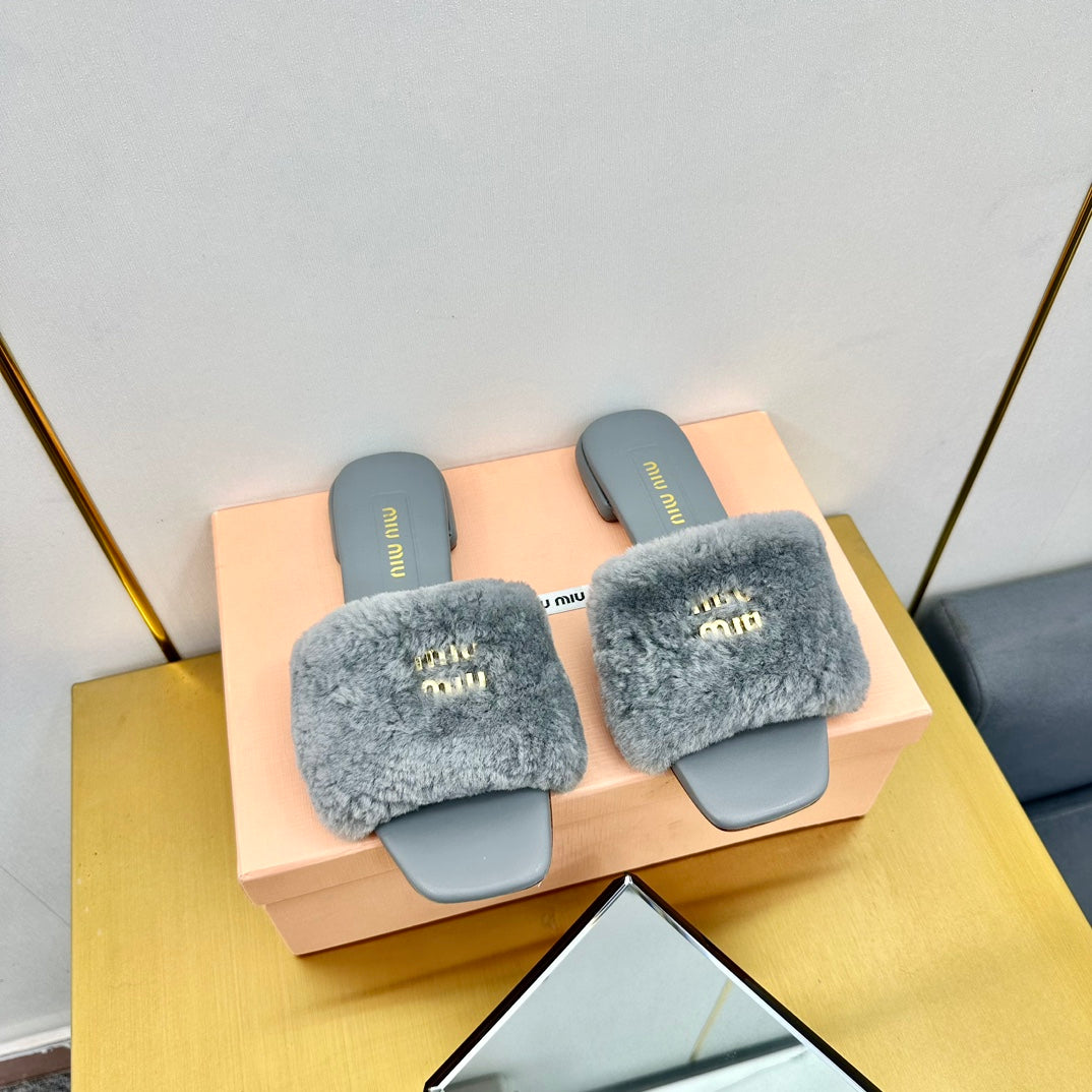 GRAY SLIPPERS LAMB FUR
