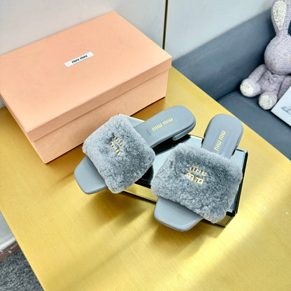 GRAY SLIPPERS LAMB FUR