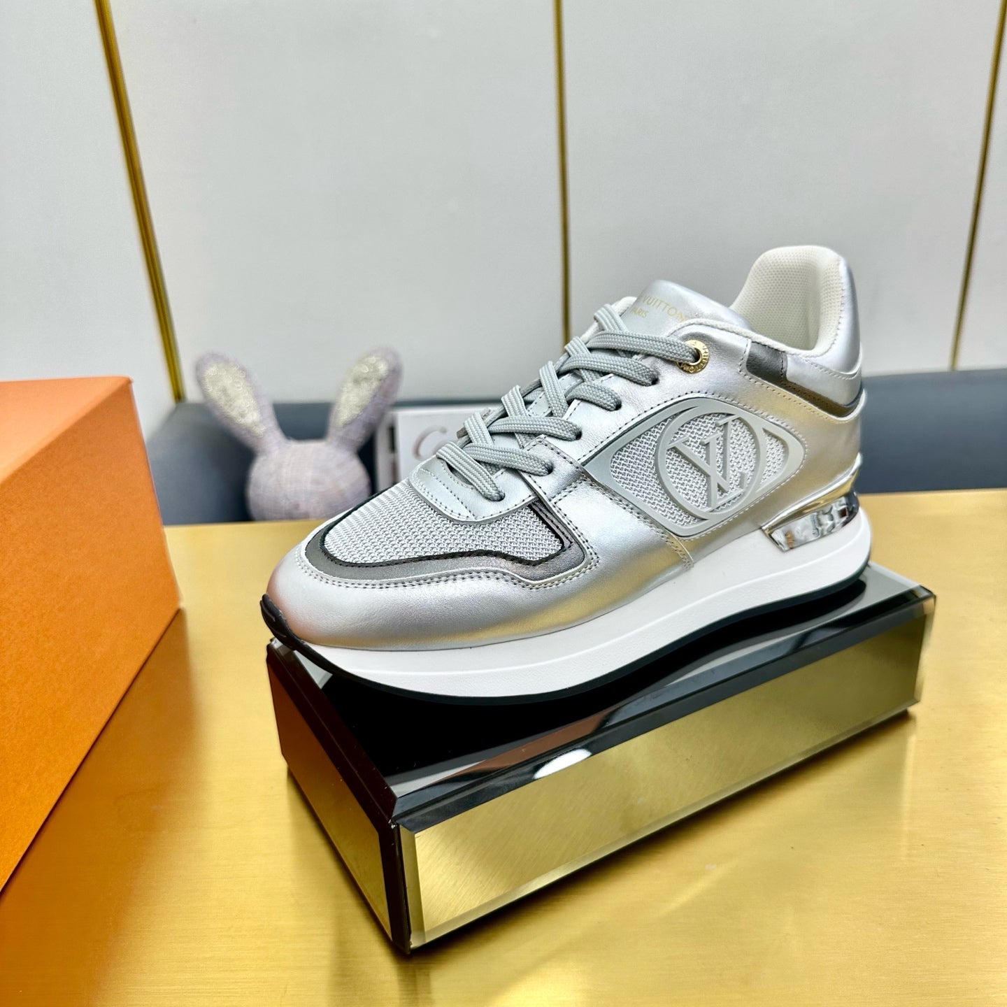 NEO RUN AWAY SNEAKER IN SILVER CALFSKIN