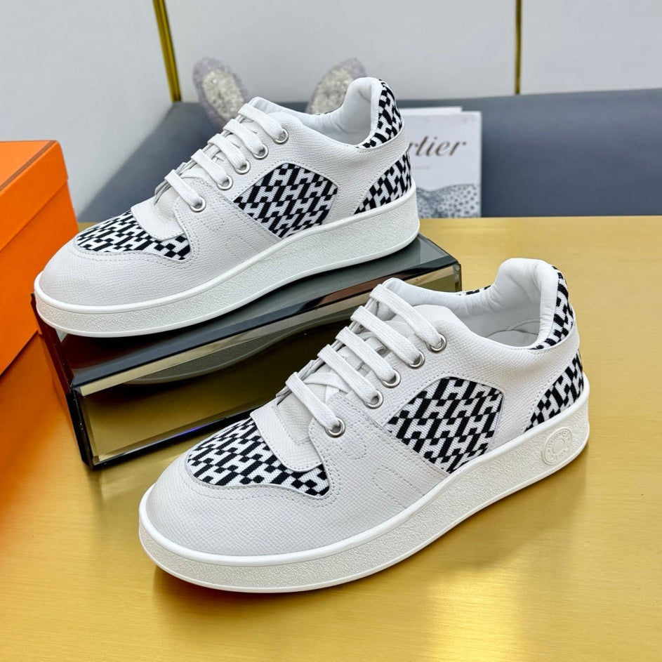 FREE SNEAKER IN WHITE CALFSKIN AND "H EN BIAIS" BLACK CANVAS