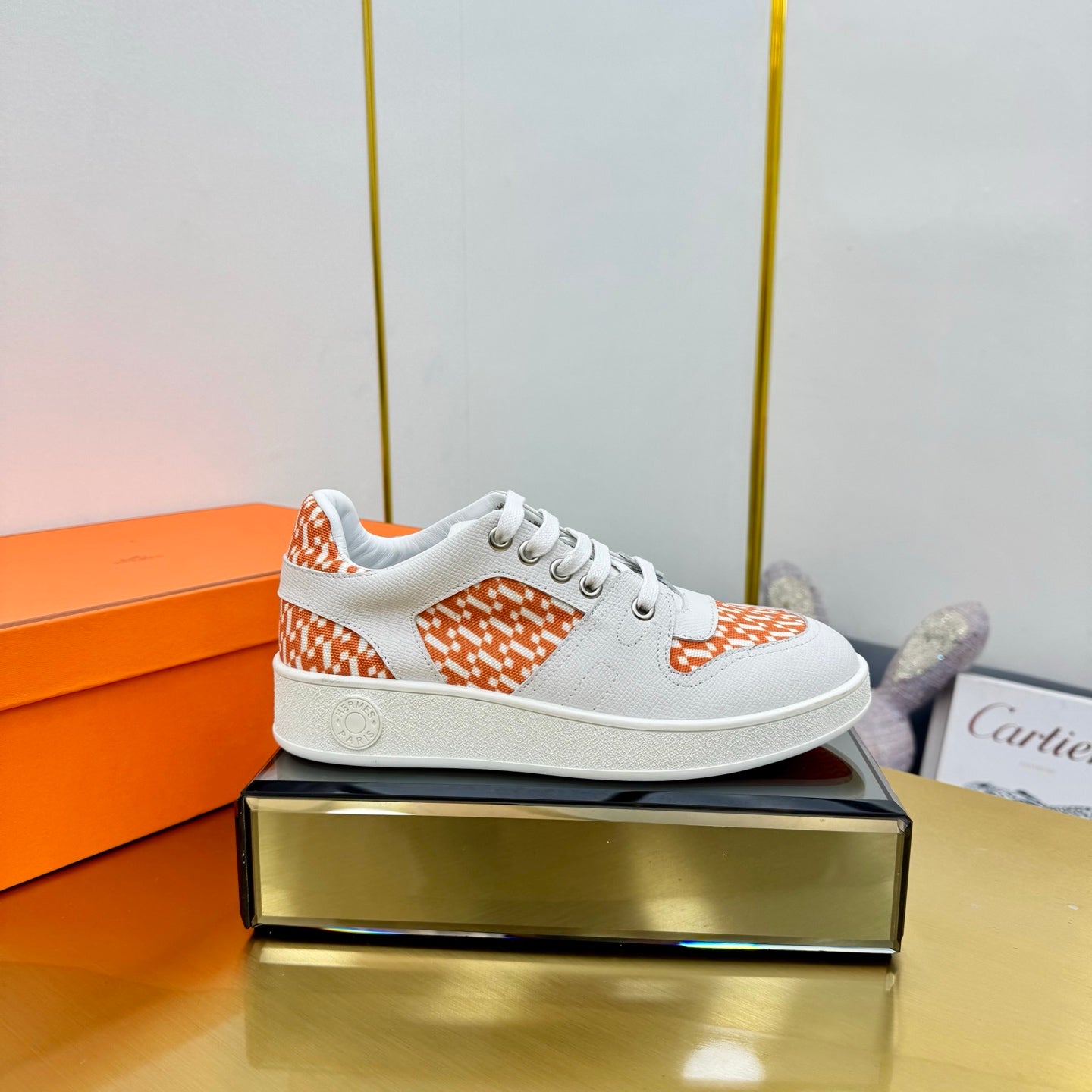 FREE SNEAKER IN WHITE CALFSKIN AND "H EN BIAIS" ORANGE CANVAS