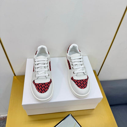 FREE SNEAKER IN WHITE CALFSKIN AND "H EN BIAIS" RED CANVAS.