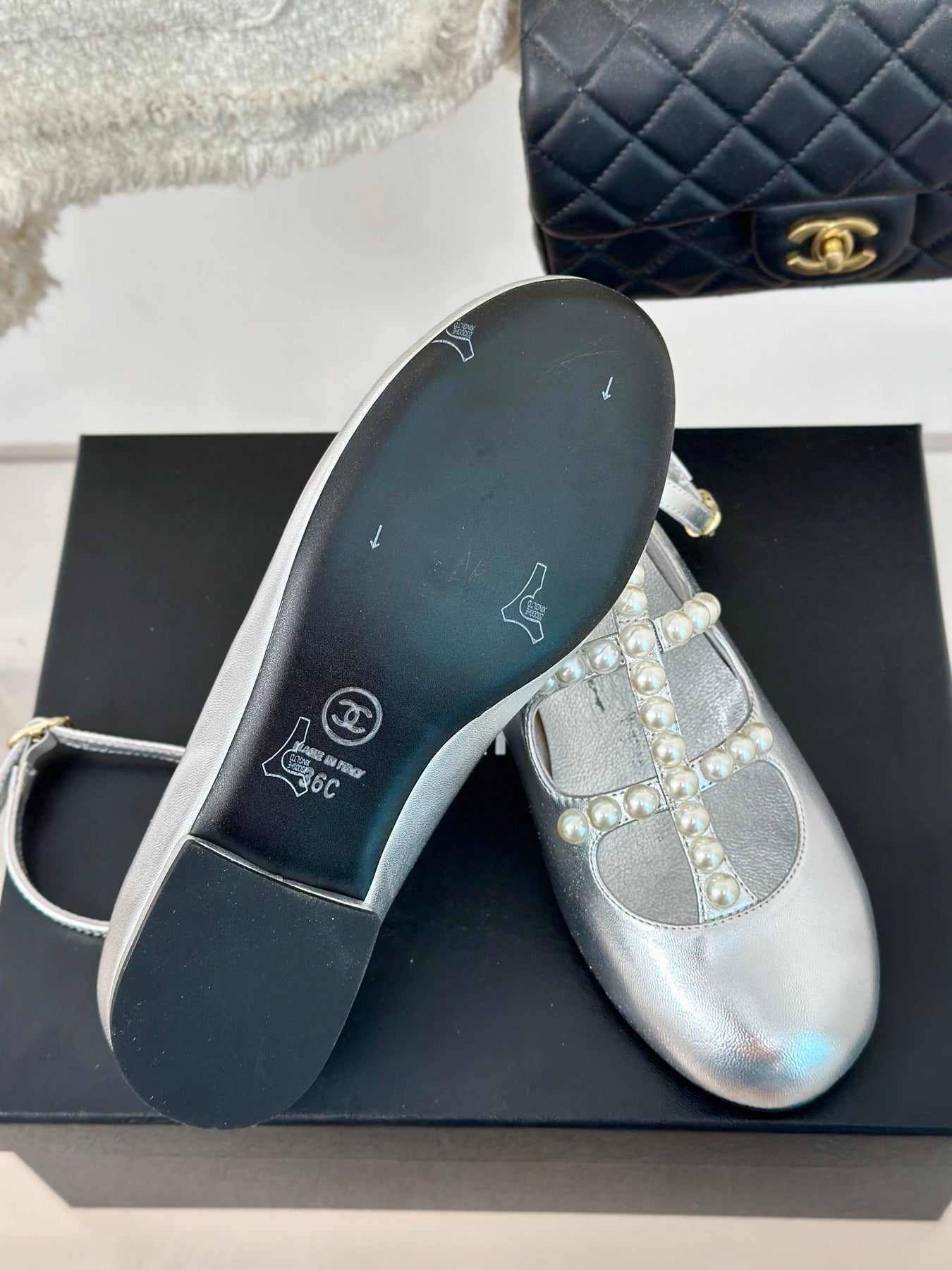 MARY JANES SHOES SILVER GOATSKIN WITH FAUX PEARL