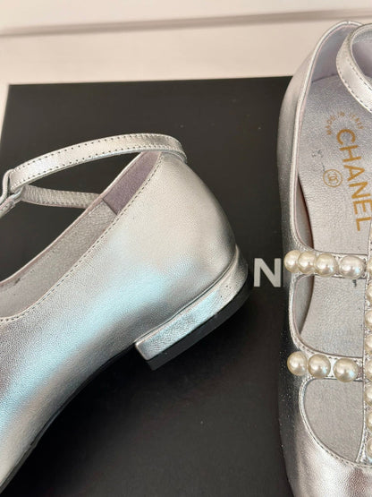 MARY JANES SHOES SILVER GOATSKIN WITH FAUX PEARL