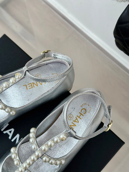 MARY JANES SHOES SILVER GOATSKIN WITH FAUX PEARL