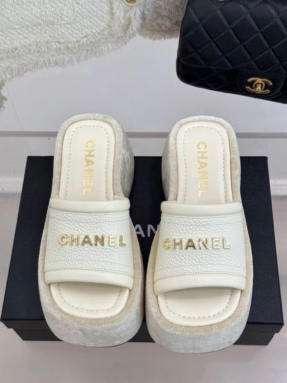 PLATFORM SLIPPERS IN WHITE LAMBSKIN