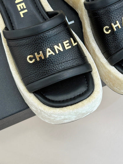 PLATFORM SLIPPERS IN BLACK LAMBSKIN