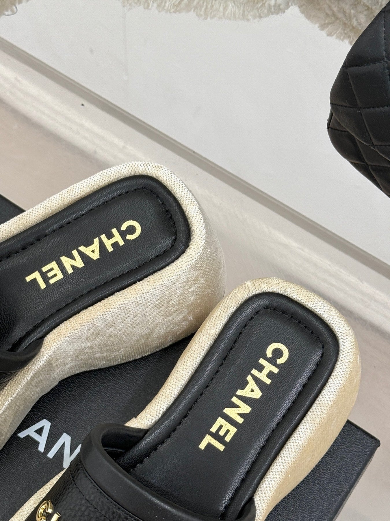 PLATFORM SLIPPERS IN BLACK LAMBSKIN