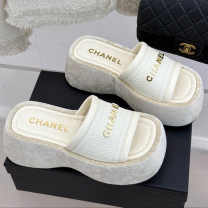 PLATFORM SLIPPERS IN WHITE LAMBSKIN
