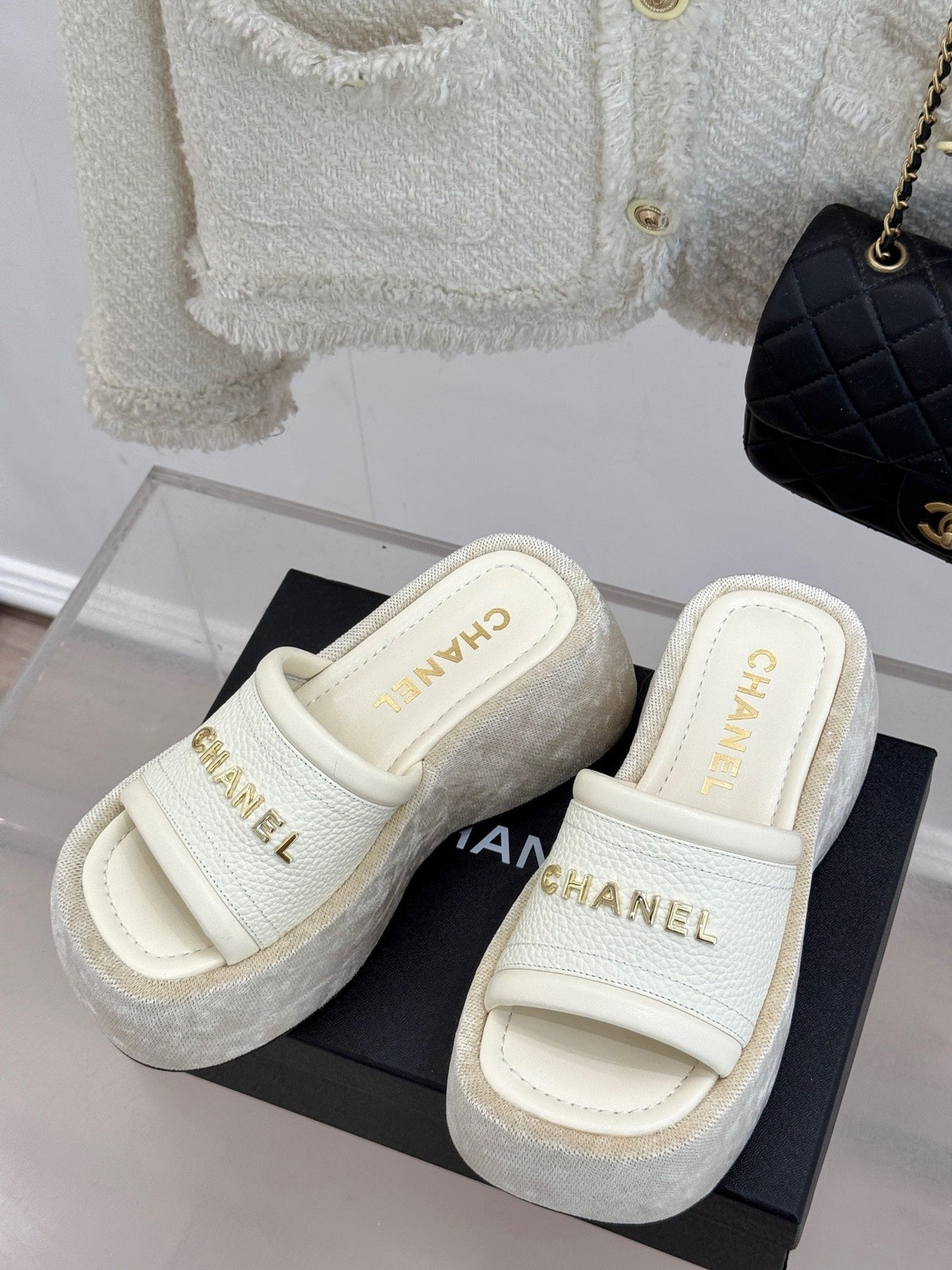 PLATFORM SLIPPERS IN WHITE LAMBSKIN