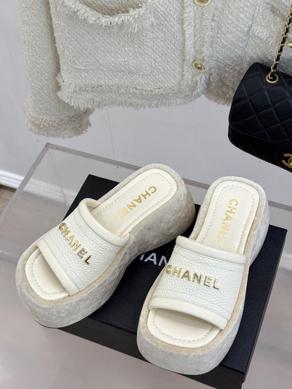 PLATFORM SLIPPERS IN WHITE LAMBSKIN