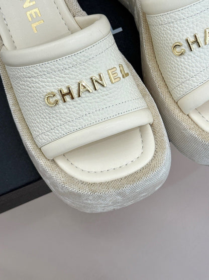 PLATFORM SLIPPERS IN WHITE LAMBSKIN