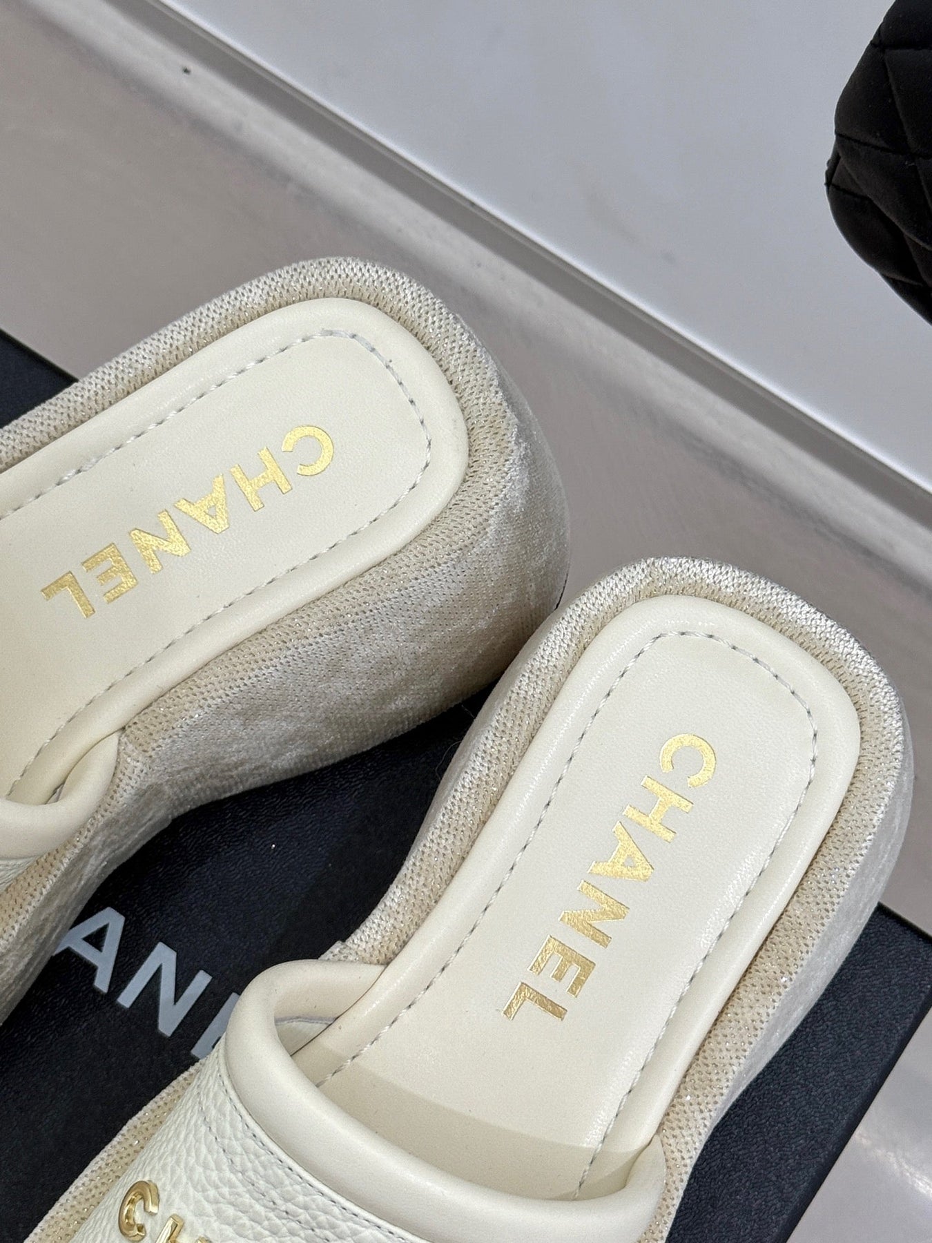 PLATFORM SLIPPERS IN WHITE LAMBSKIN