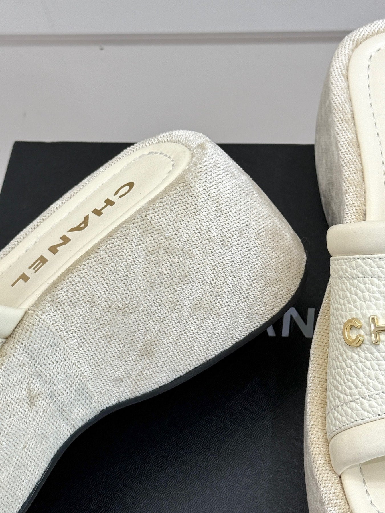 PLATFORM SLIPPERS IN WHITE LAMBSKIN