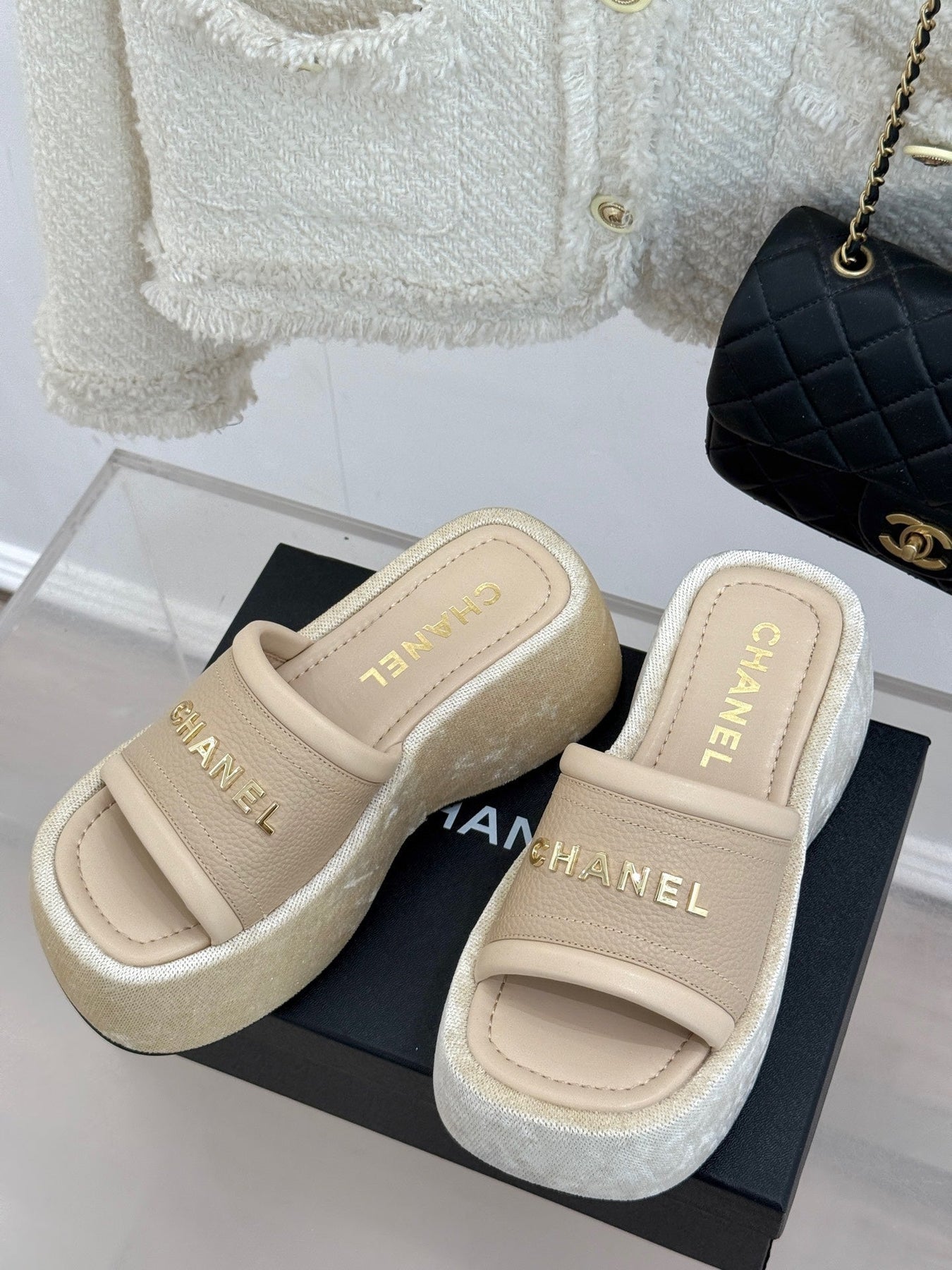 PLATFORM SLIPPERS IN CAMEL BEIGE LAMBSKIN