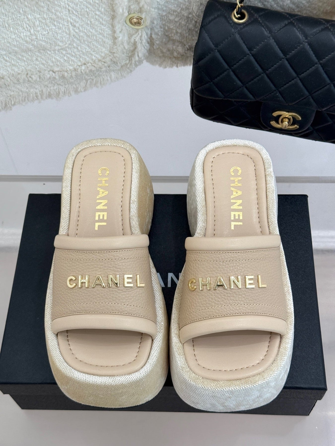 PLATFORM SLIPPERS IN CAMEL BEIGE LAMBSKIN