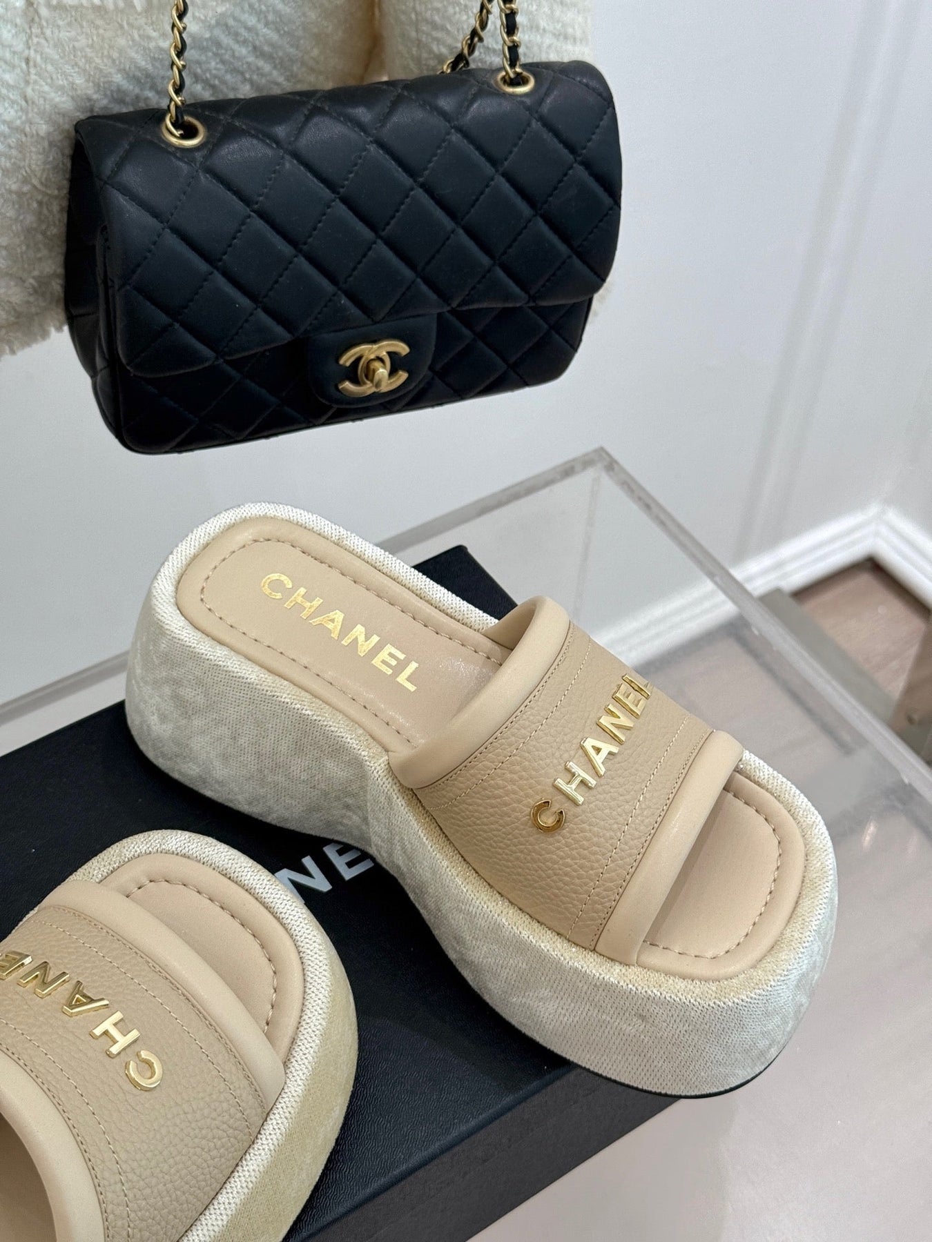 PLATFORM SLIPPERS IN CAMEL BEIGE LAMBSKIN