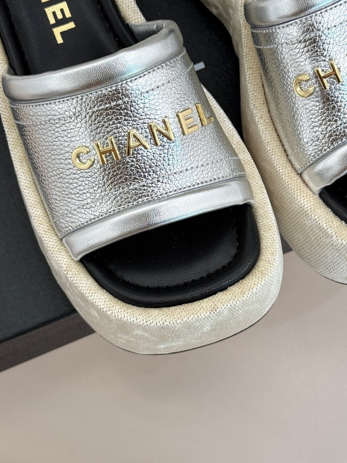 PLATFORM SLIPPERS IN SILVER LAMBSKIN