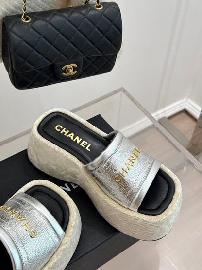 PLATFORM SLIPPERS IN SILVER LAMBSKIN