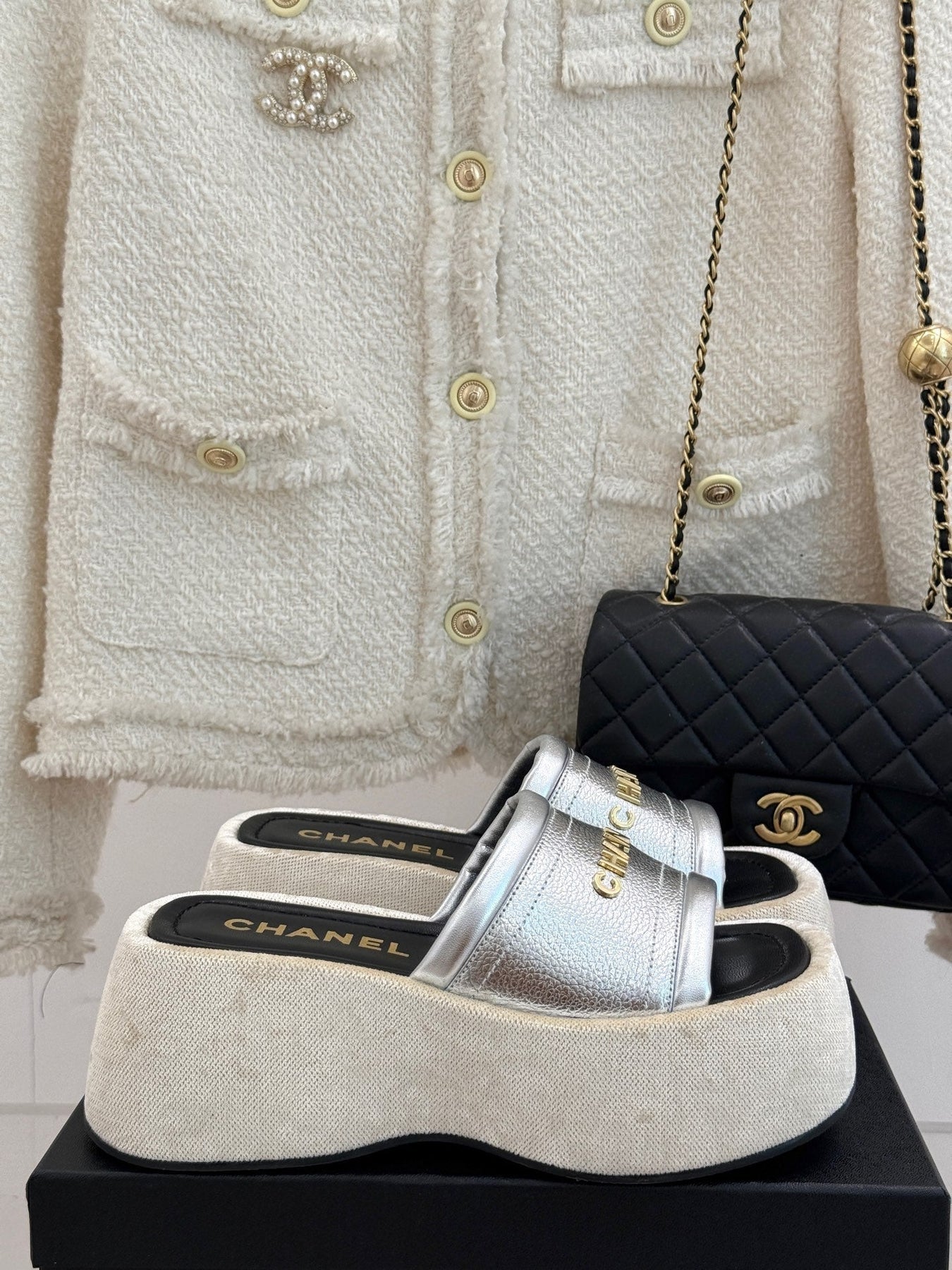 PLATFORM SLIPPERS IN SILVER LAMBSKIN