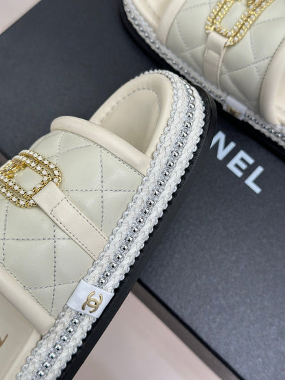 DIAMOND QUILTED CHAIN LAZY SLIPPERS IN WHITE LAMBSKIN