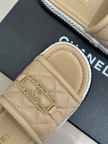 DIAMOND QUILTED CHAIN LAZY SLIPPERS IN BISQUE BEIGE LAMBSKIN