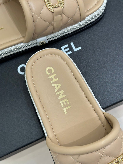 DIAMOND QUILTED CHAIN LAZY SLIPPERS IN BISQUE BEIGE LAMBSKIN