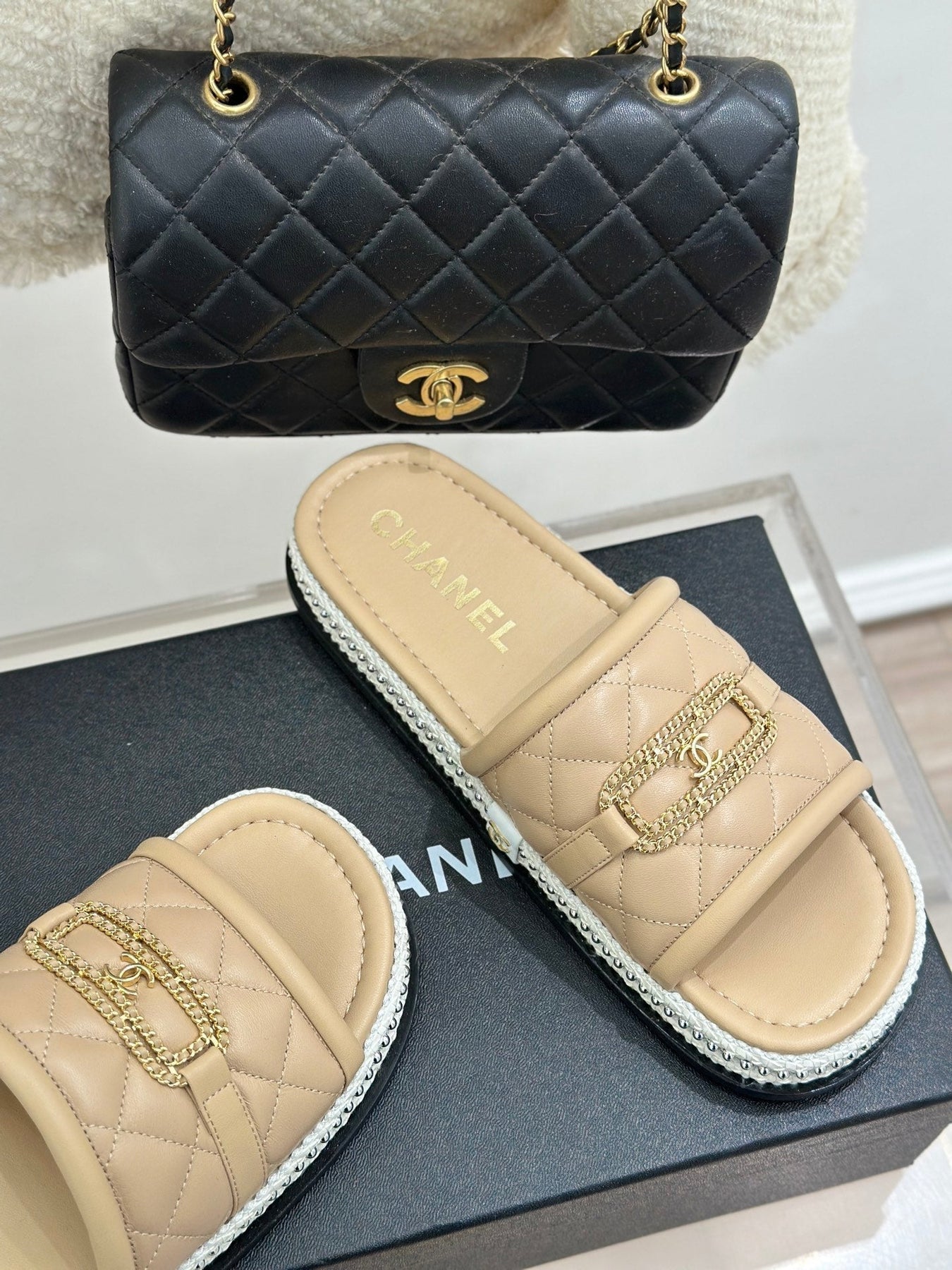 DIAMOND QUILTED CHAIN LAZY SLIPPERS IN BISQUE BEIGE LAMBSKIN