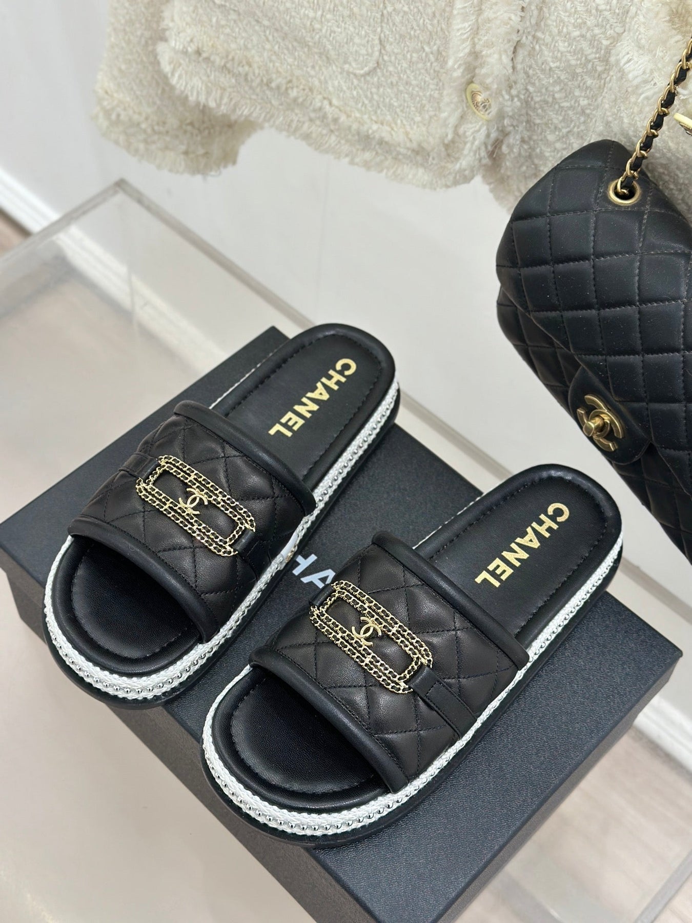 DIAMOND QUILTED CHAIN LAZY SLIPPERS IN BLACK LAMBSKIN