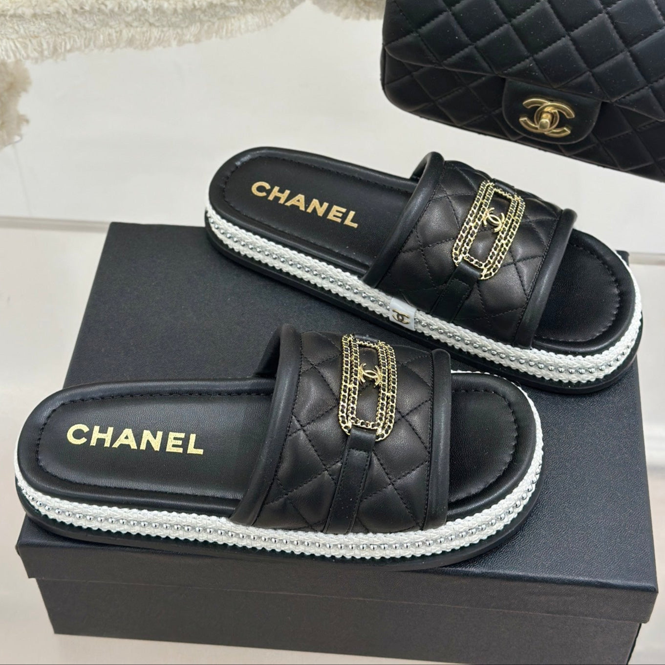 DIAMOND QUILTED CHAIN LAZY SLIPPERS IN BLACK LAMBSKIN