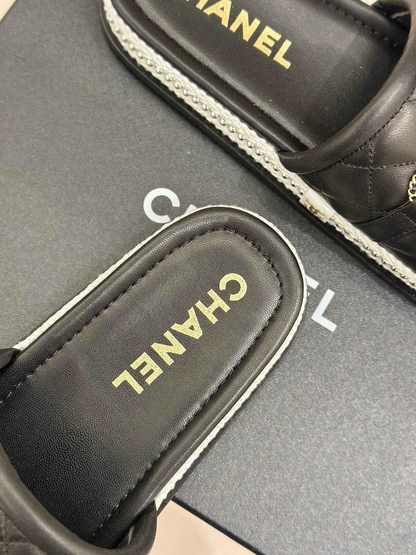 DIAMOND QUILTED CHAIN LAZY SLIPPERS IN BLACK LAMBSKIN