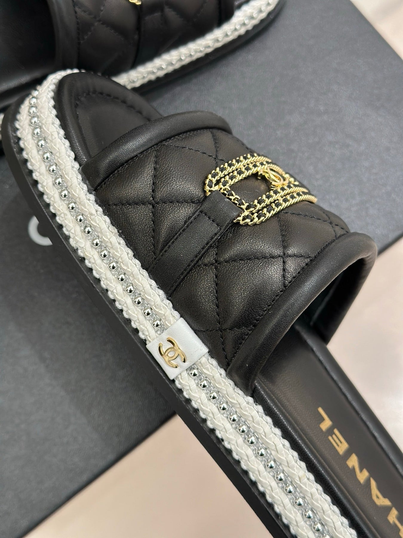 DIAMOND QUILTED CHAIN LAZY SLIPPERS IN BLACK LAMBSKIN