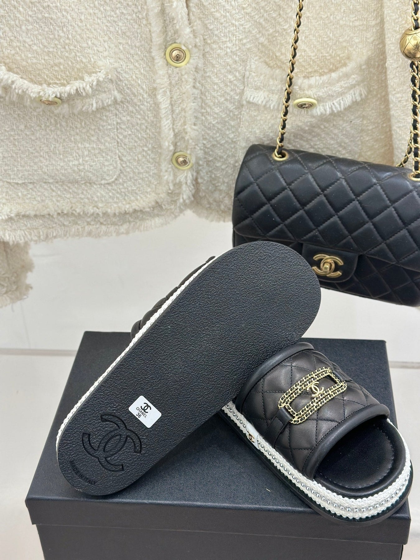 DIAMOND QUILTED CHAIN LAZY SLIPPERS IN BLACK LAMBSKIN