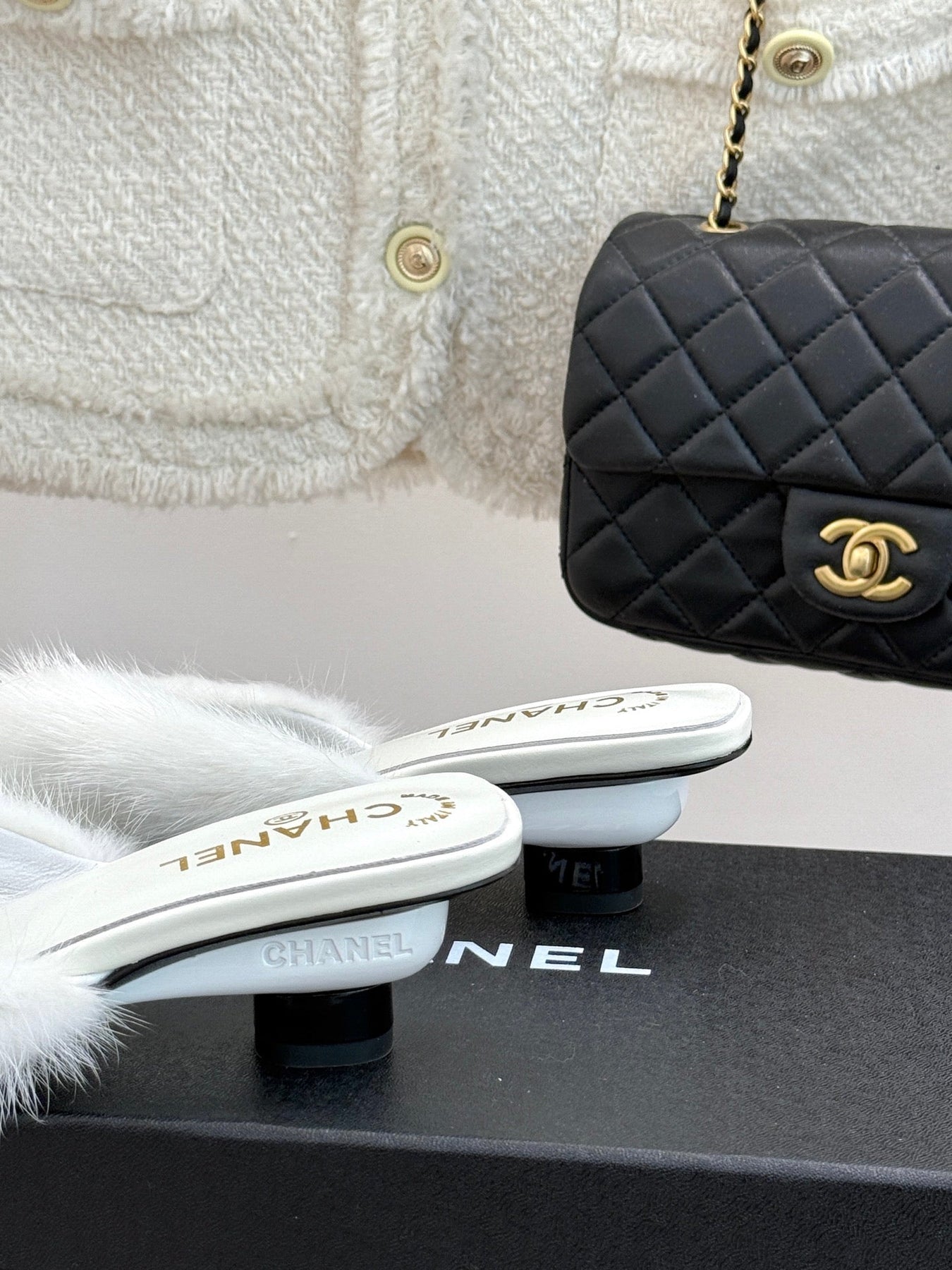 RABBIT FUR POINTED-TOE MULE IN WHITE LAMBSKIN