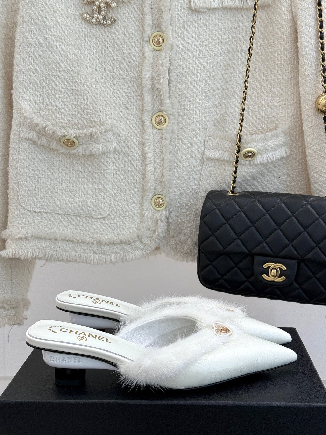 RABBIT FUR POINTED-TOE MULE IN WHITE LAMBSKIN